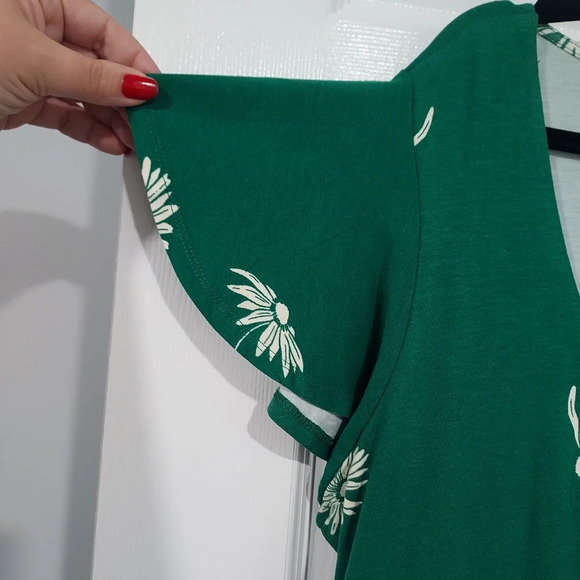 NWT Torrid Green Super Soft Tie Front Keyhole Babydoll Top in Size 2 - Picture 6 of 11